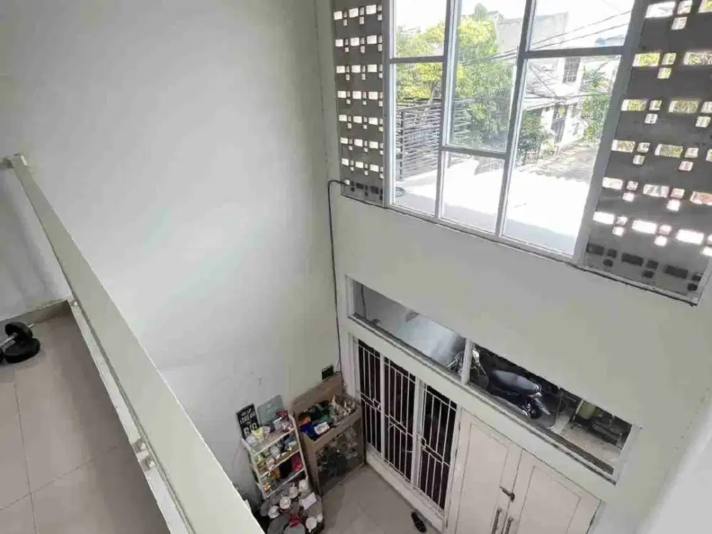 Dijual Semi Furnish Rumah 2 Lantai Siap huni Di Harapan Indah