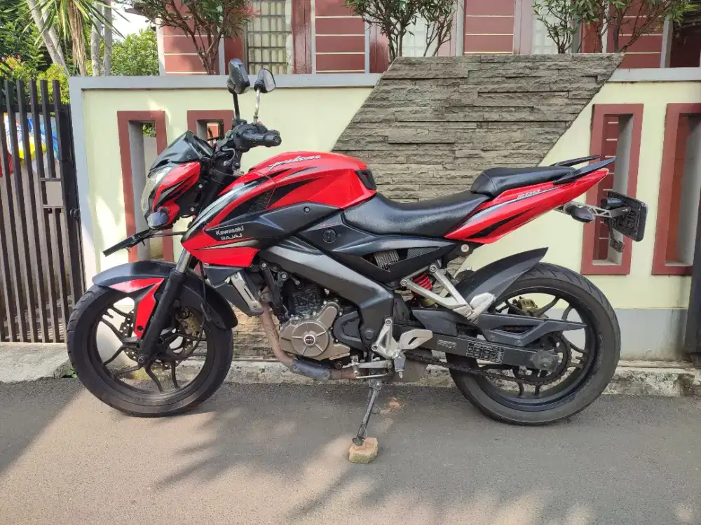 FOR SALE PULSAR NS 200 / NS200 TAHUN 2014
