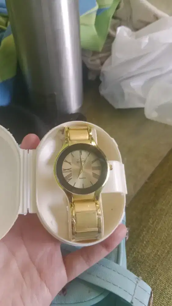 Dijual jam tangan merek Swiss quartz