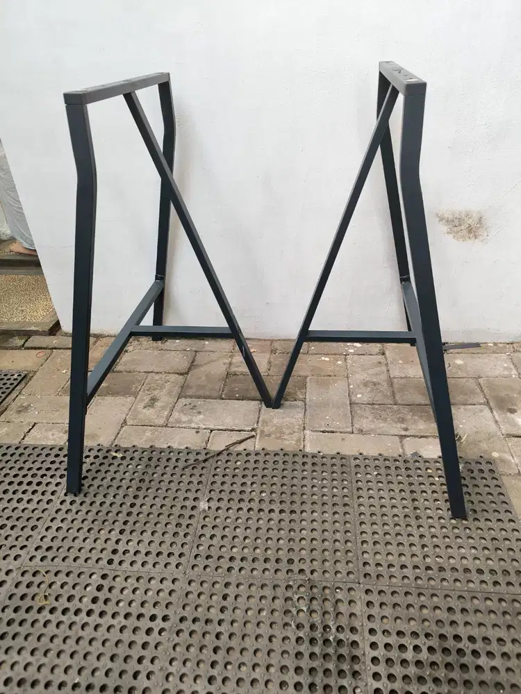 Kaki Meja LERBERG IKEA