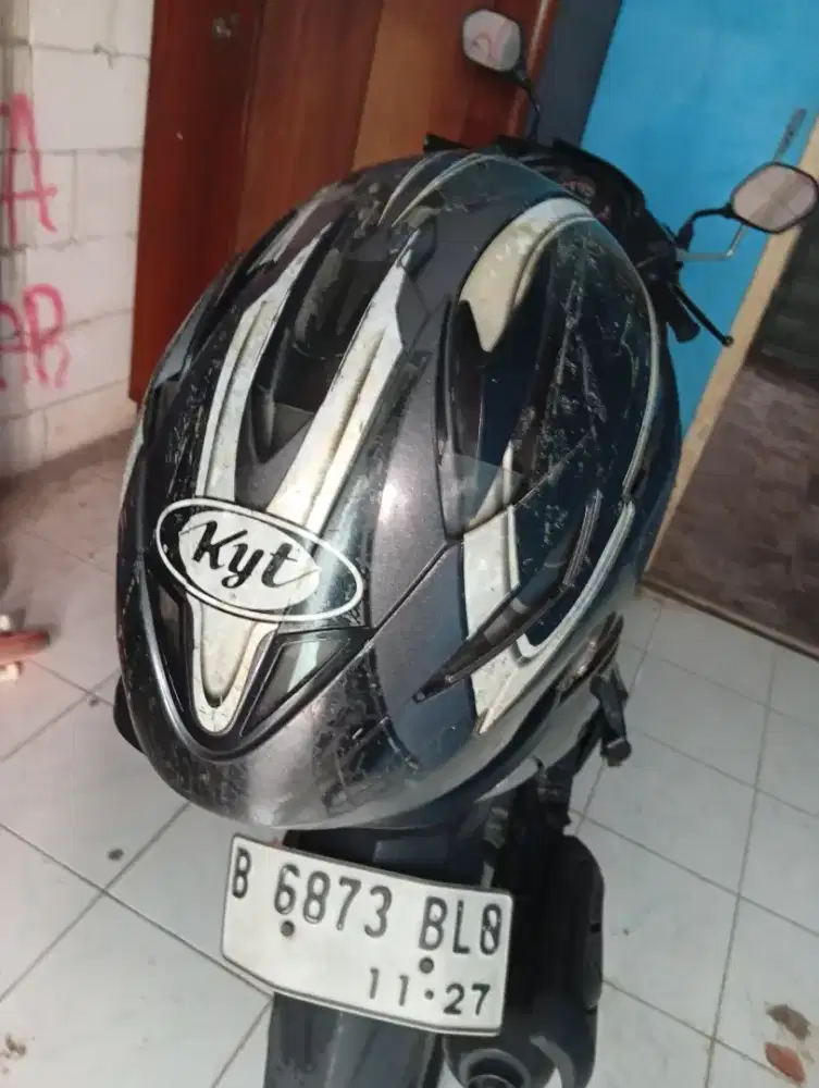 Helm KYT warna Silver