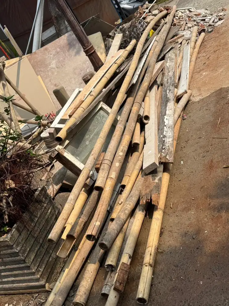Dijual bambu,kayu,pintu bekas