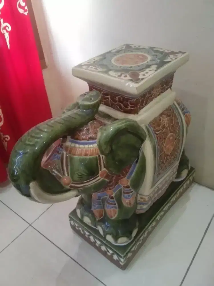 Di Jual Pajangan motif gajah 1 besar 2 sedang dan berikut GUCCi y