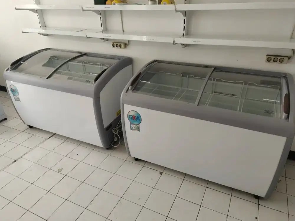 Display Counter Freezer / Freezer Kaca Geser GEA SD-360BY