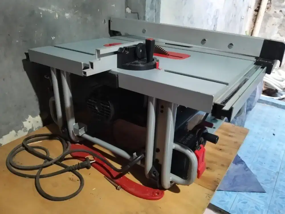 Bosch GTS 10 J Professional Table Saw / Mesin Gergaji Meja