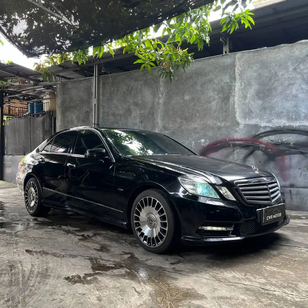 (Cash Nett) Mercedes-Benz E250 Avantgarde 1.8 Hitam (2013) AT