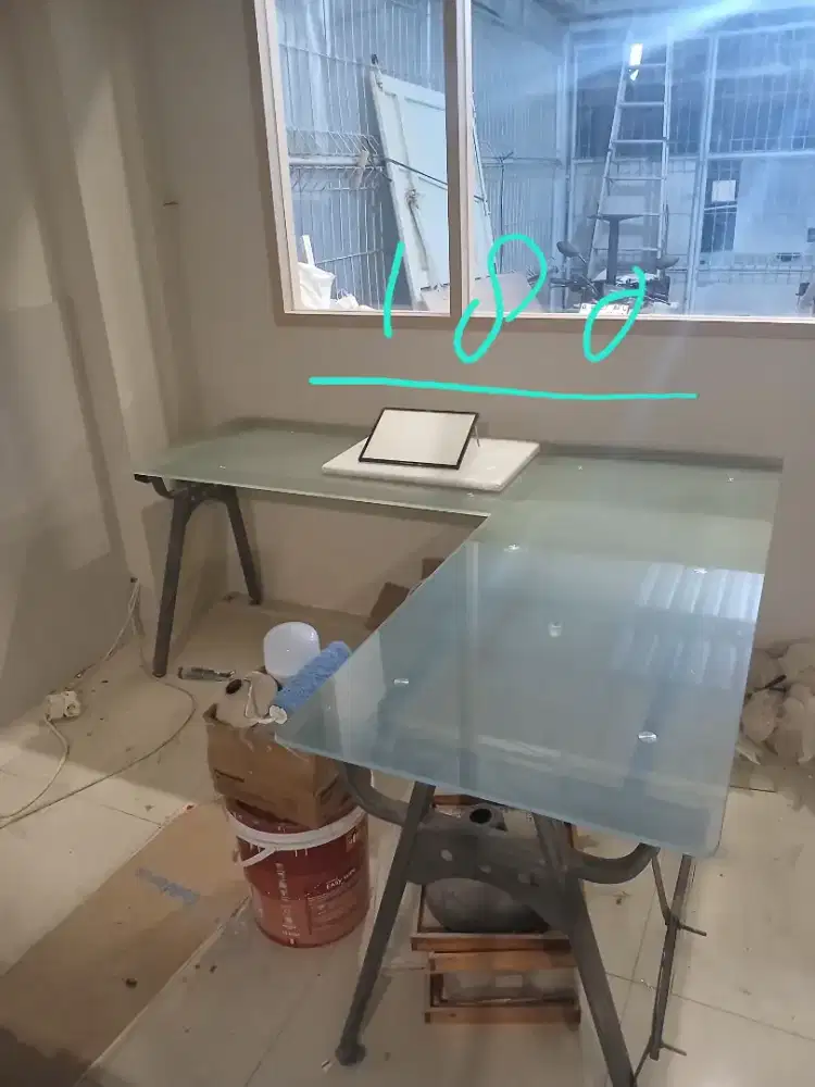 Meja untuk per kantoran