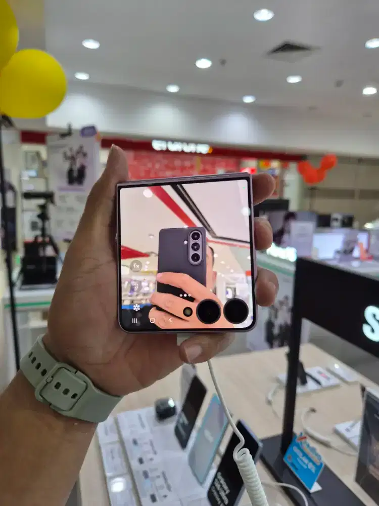 Samsung Galaxy ZFlip 8