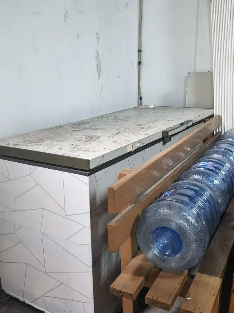 Freezer Box Bekas Pemakaian Pribadi Mulus