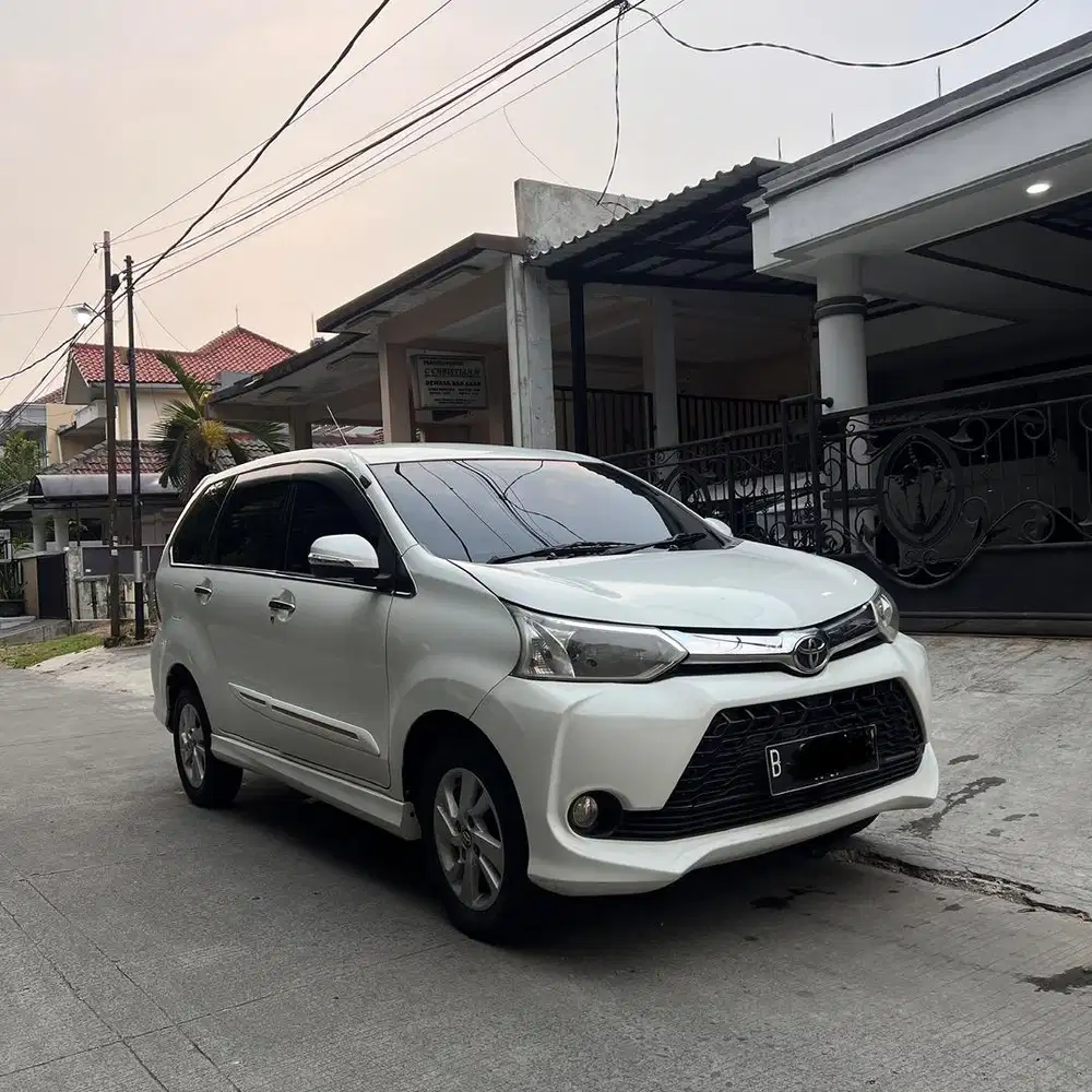 (TDP 19jt) Toyota Avanza Veloz 1.3 Putih (2015) AT - Low KM Siap Pakai