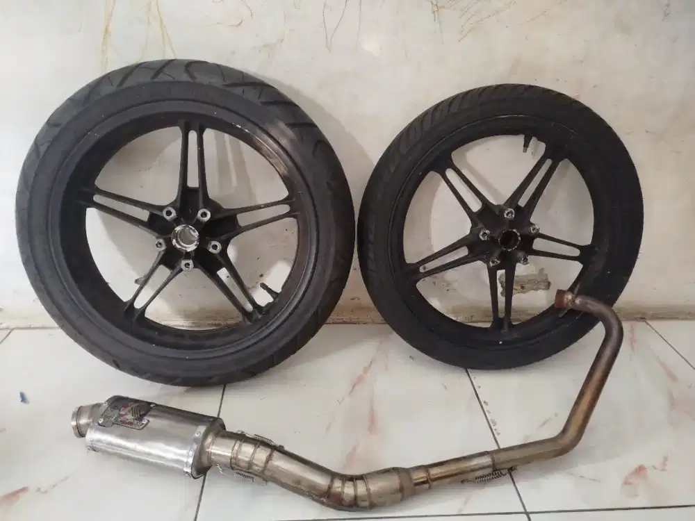 Velk Vixion depan belakang sepaket sama ban