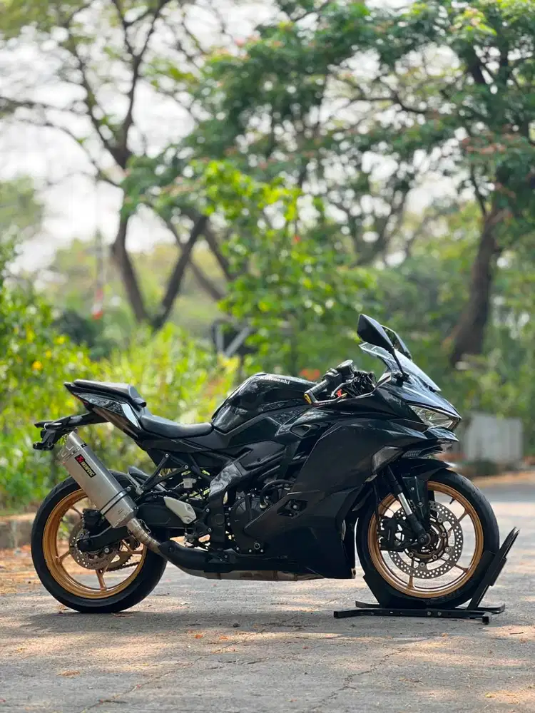 KAWASAKI ZX25R TFT HITAM 2024 KM 6K PAJAK HIDUP SUPER MULUS