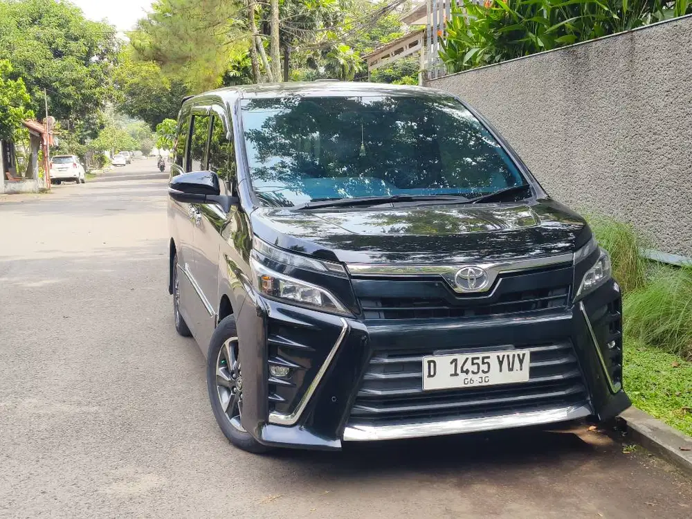 toyota voxy 2.0 at 2019 hitam mulus bandung