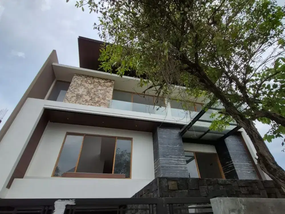 Dijual Rumah 3 Lantai Baru Minimalis di Graha Family Blok VC Surabaya Barat