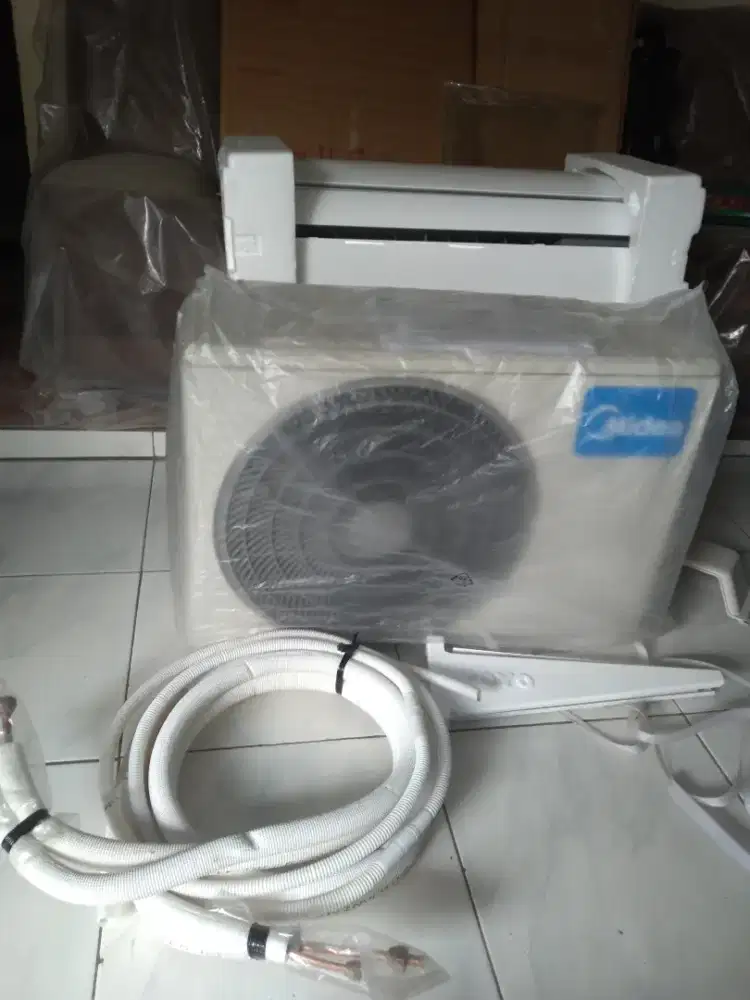 Satu Set Unit AC Midea 1PK (indor dan outdor)
