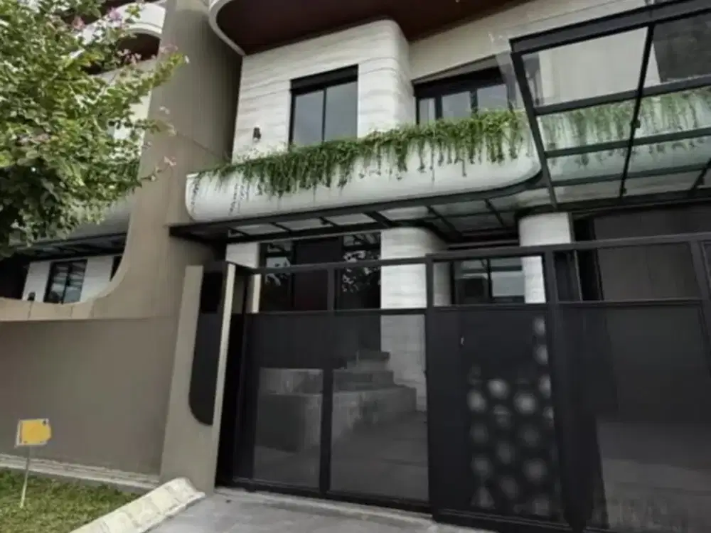 Jual Rumah Full Furnished Mewah di Graha Family Surabaya Barat Siap Huni
