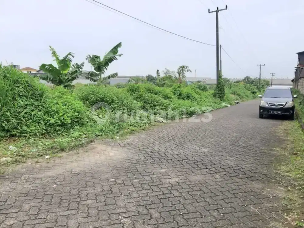 Di Kavling di Cikarang Barat (Bekasi)