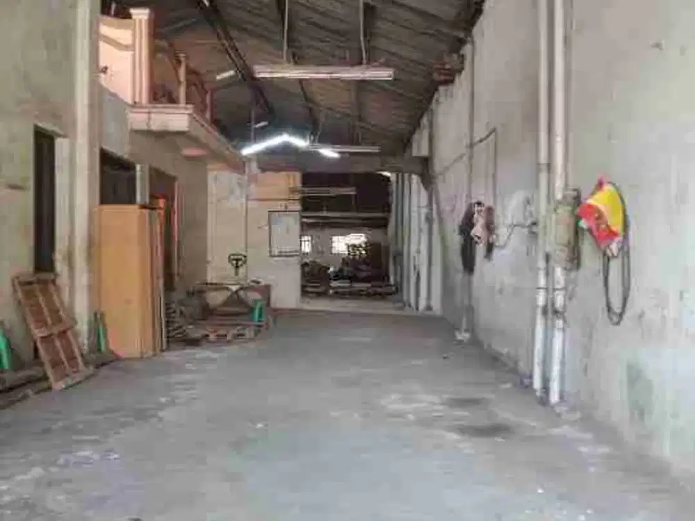 Disewakan/di jual Rumah plus Gudang Di Raya Wonorejo selatan sby