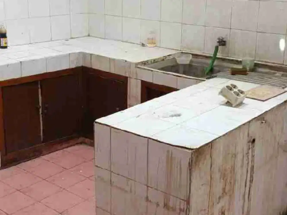 Dijual Rumah Lama ( Butuh Renovasi)