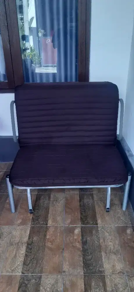 Di jual sofa bed masih bagus
