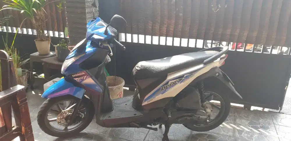 Beat FI 2013 putih biru