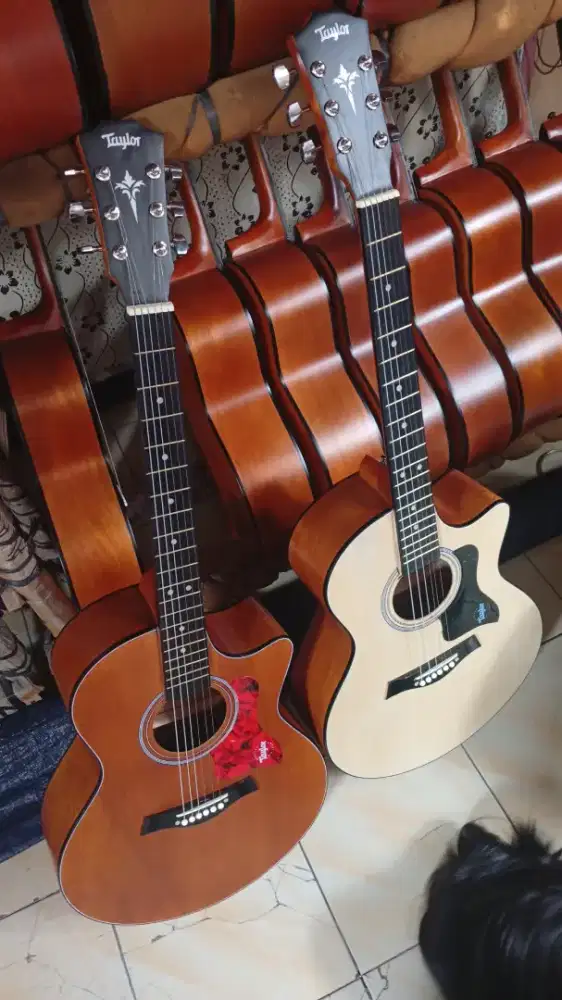 Gitar akustik Taylor