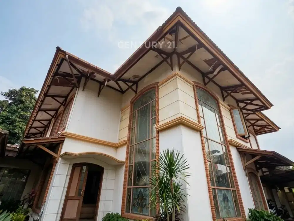 Dijual Cepat Rumah Luas Siap Huni  Ada Swimming Pool Di Jaksel