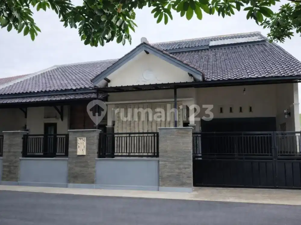 Rumah di Perum Trayeman Dekat Gedung Yaumani Center