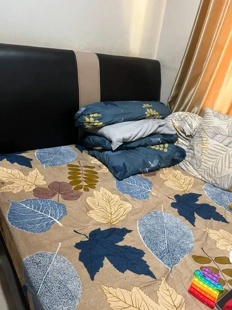 Kasur 160 x 200 - kondisi sangat layak. Silahkan diangkut sendiri