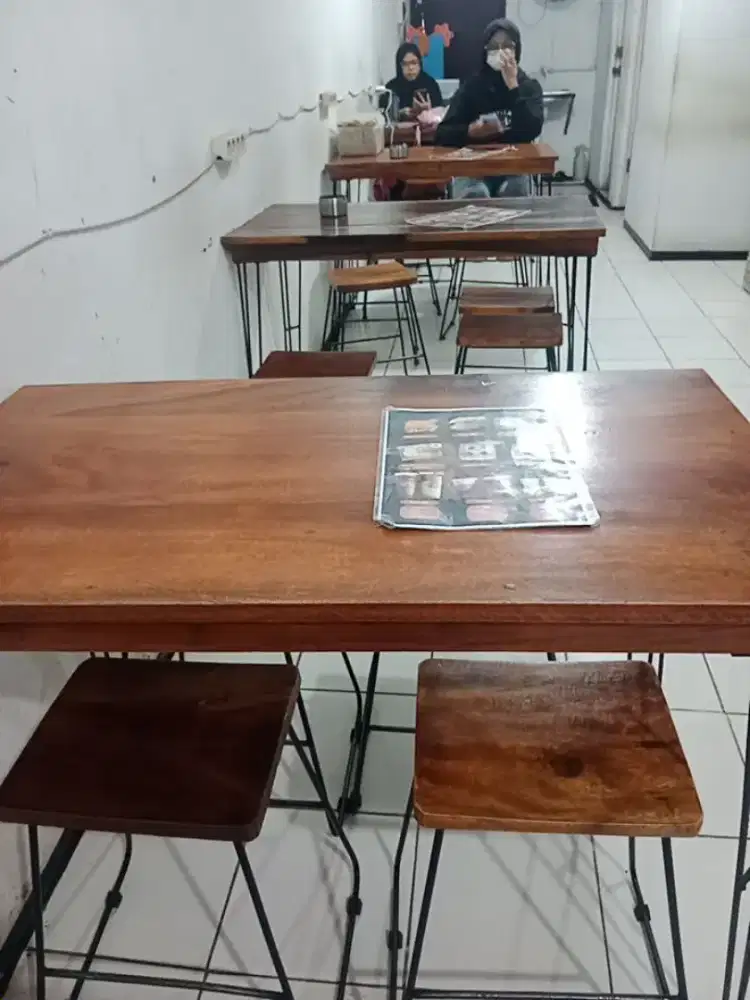 Di jual meja kursi wrng mkn