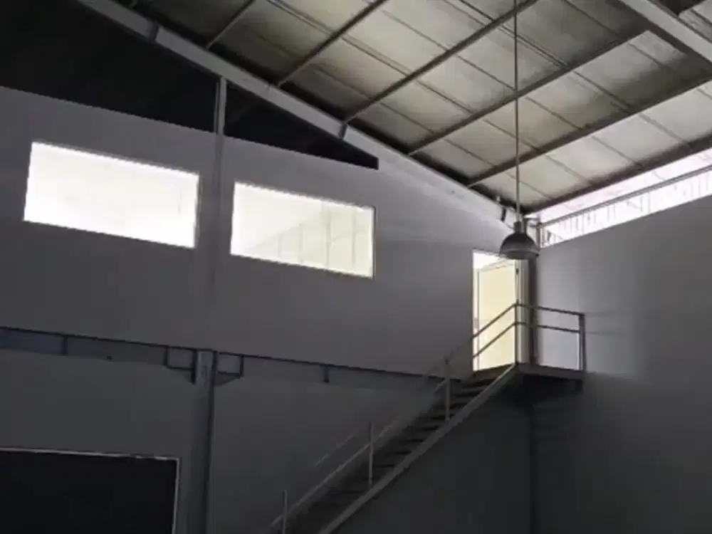 Gudang Luas Cocok untuk Produksi yang Bukan Makanan Eks Pabrik Paper Cup Zona Industri di Legok Tangerang