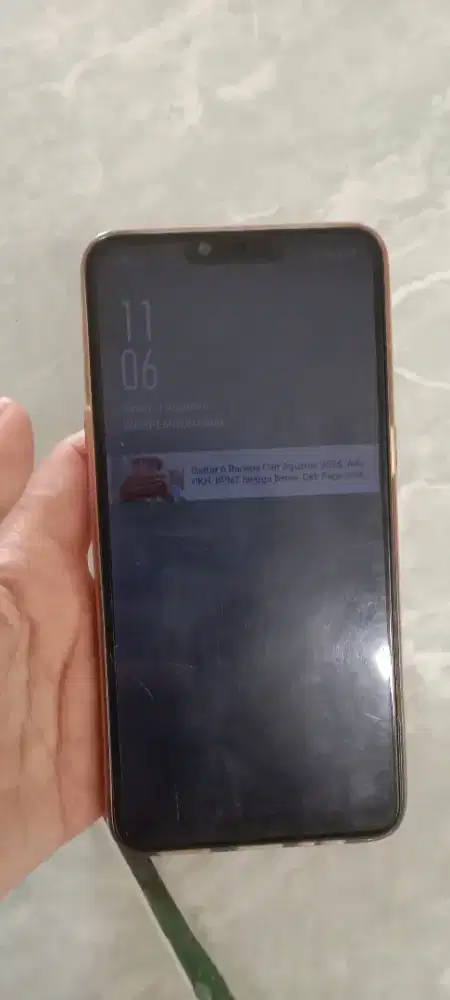 Handphone Oppo A3s warna merah