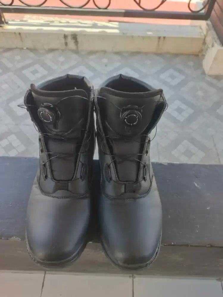 Sepatu Sport dan sepatu formal