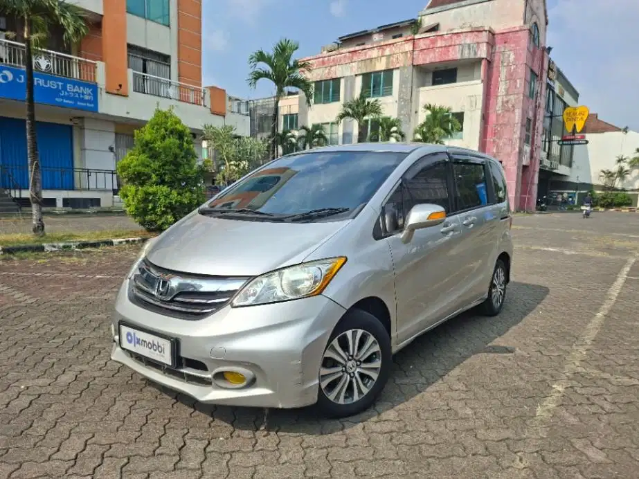 Honda Freed 1.5 S Bensin AT 2013 Abu-Abu