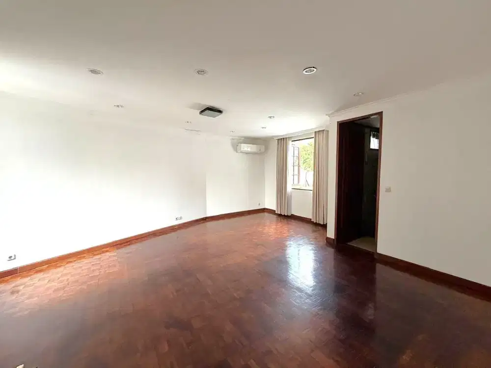 LXMMT 0027B Disewakan / For Rent Rumah Siap Huni Dengan Kolam Renang Area Menteng Jakarta Pusat