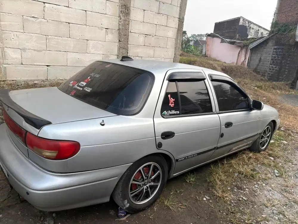 Mobil Sedan Timor 1996