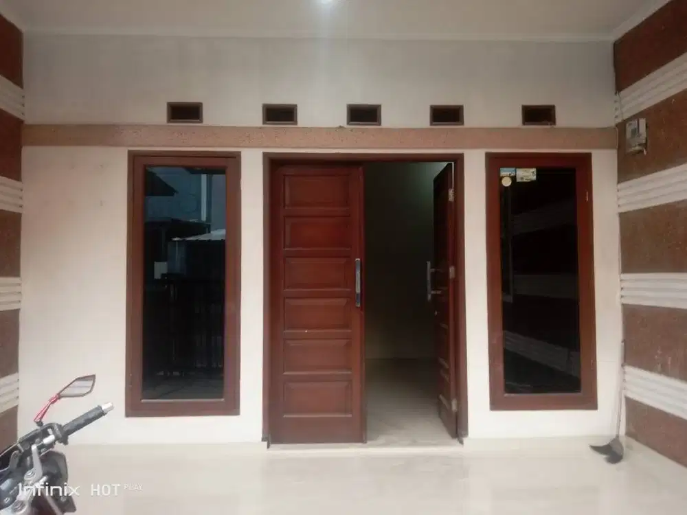 Dikontrakan  Rumah dngn 2 kmr tidur, 2 kmr mandi , dapur, ruang cuci