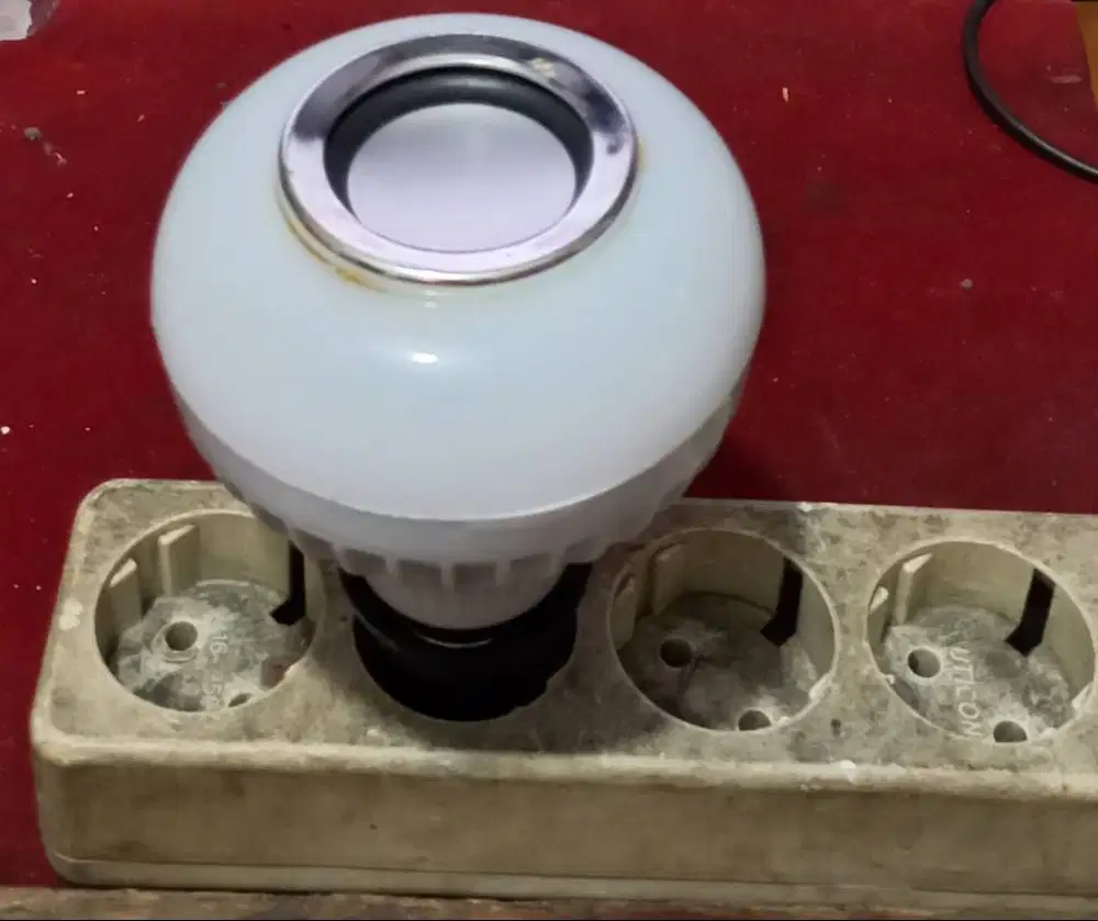 Speaker Bluetooth bentuk lampu,O8I3IO755OO,bagus,normal,murah,NET