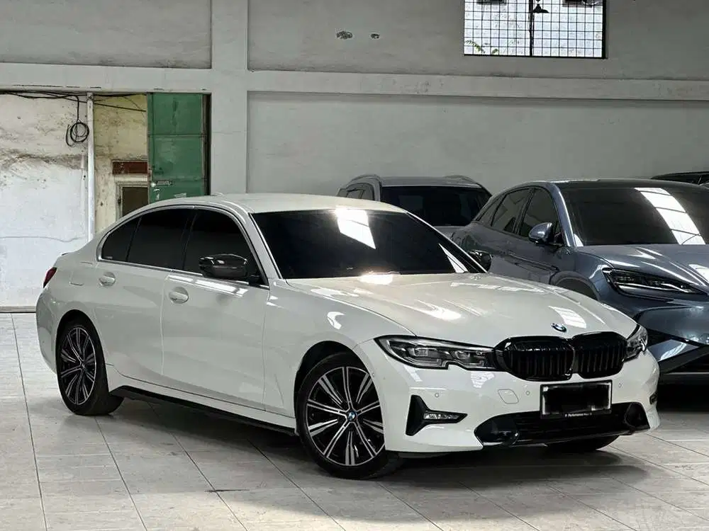 BMW 320i 2022 Bensin