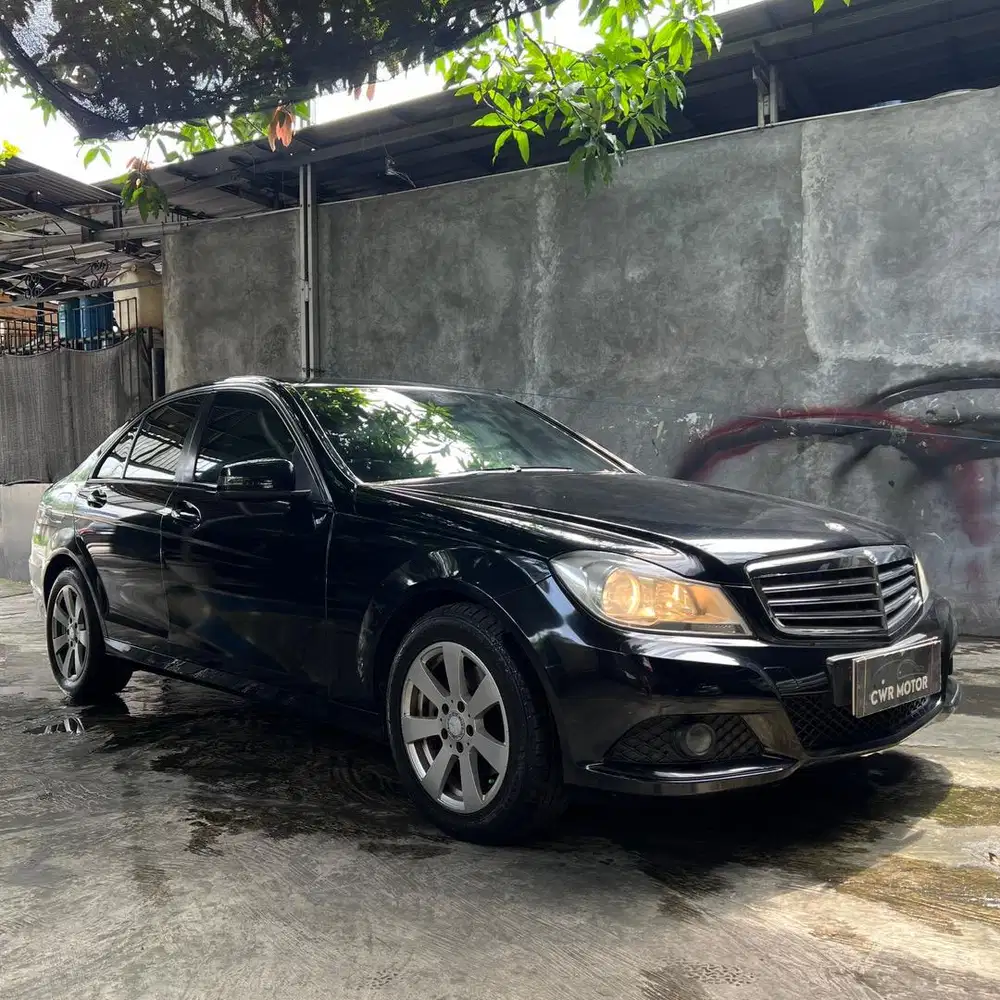 (Cash) Mercedes-Benz C200 CGI 1.8 Hitam (2013) AT - No Malfunction