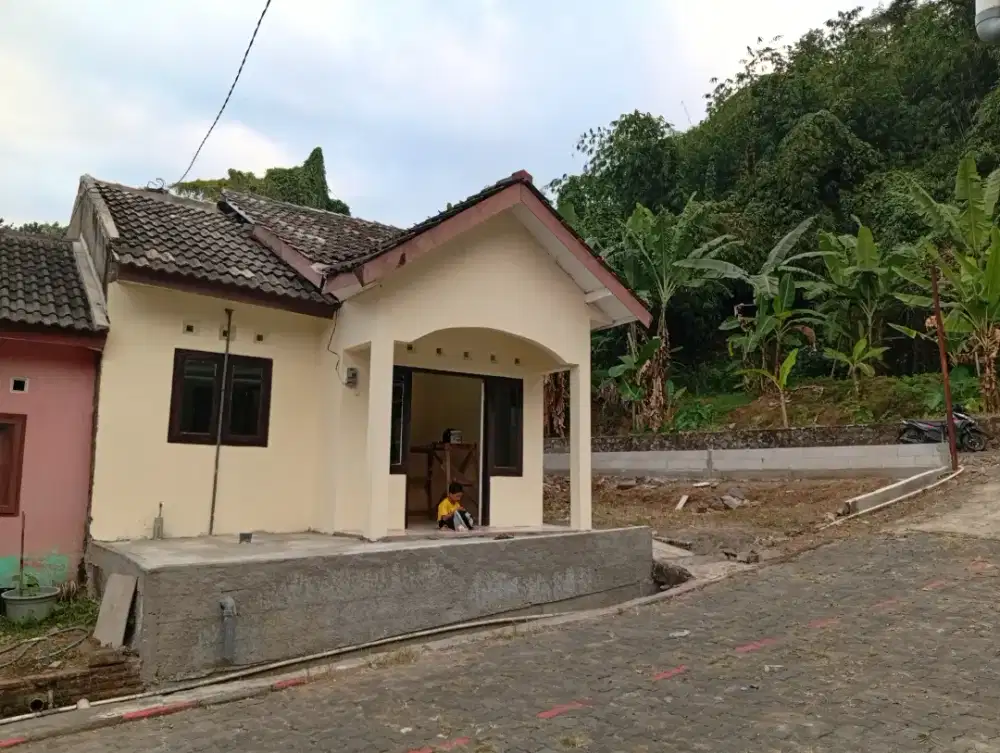Di jual rumah siap huni posisi hook tanah Luas semarang kota