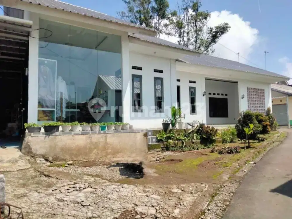 Rumah Modern Minimalis Daerah Tuwel