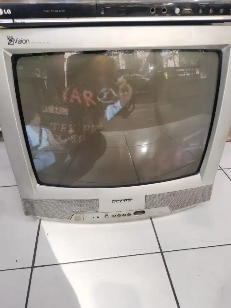 TV Sharp tabung