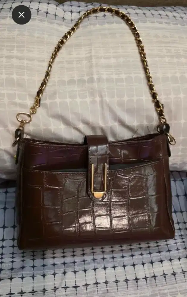 Tas warna mahogany