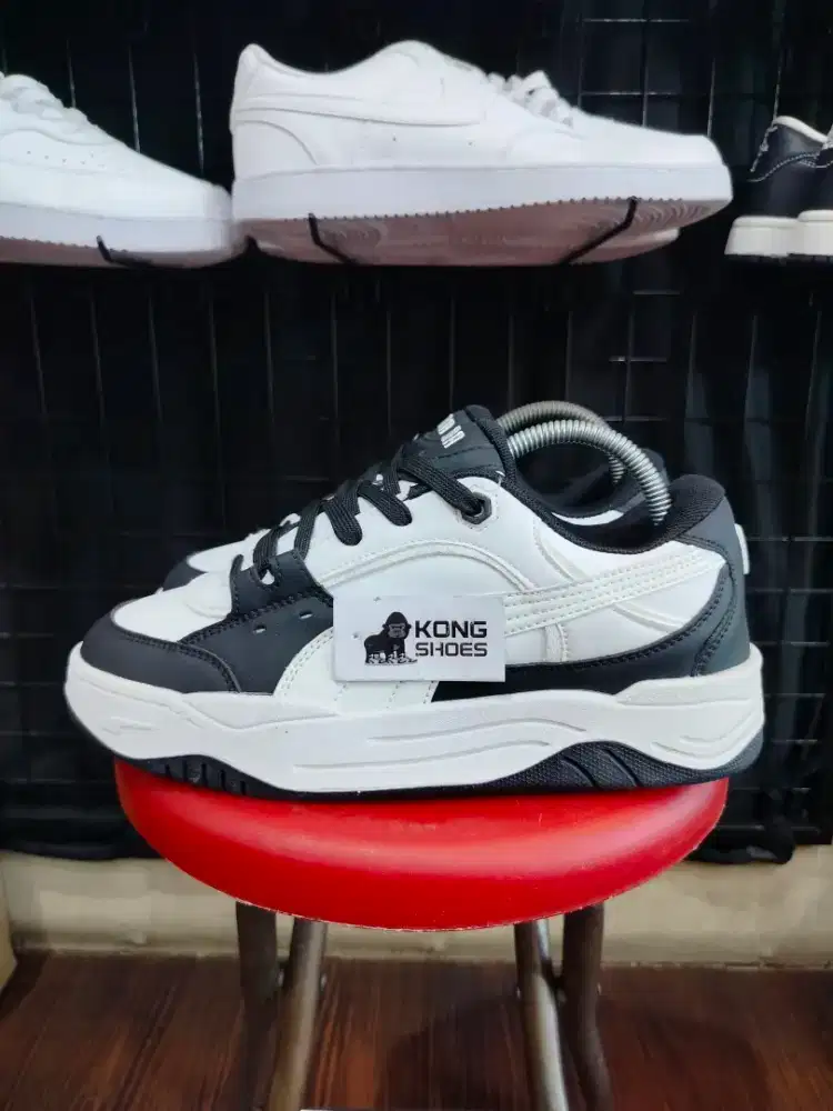 SEPATU PM 180 BLACK WHITE