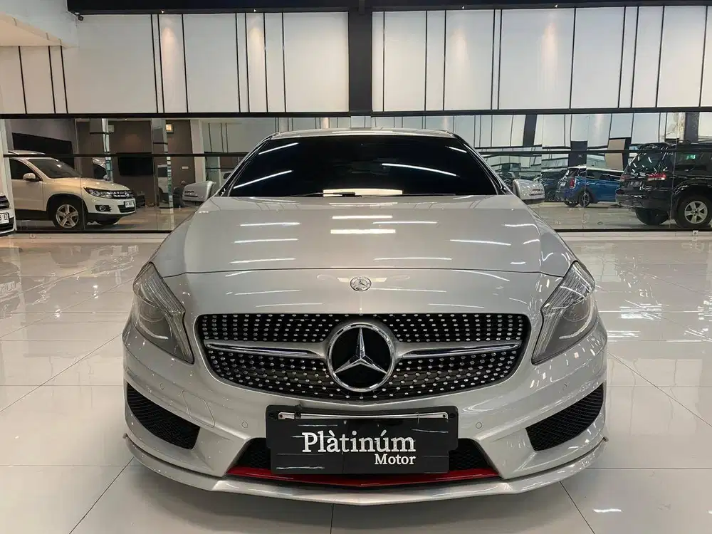 MERCEDES BENZ A250 AMG LINE