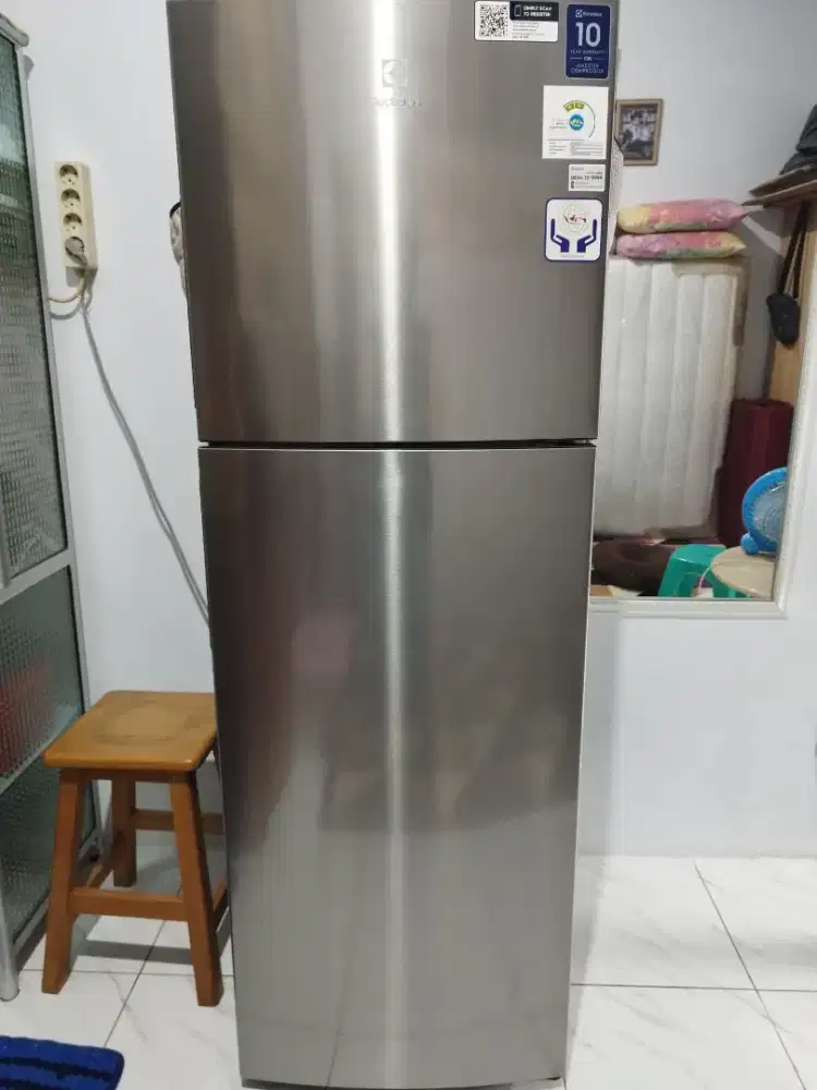 KULKAS ELECTROLUX ETB2802J-A