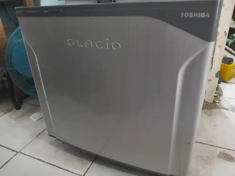 Kulkas mini Toshiba normal