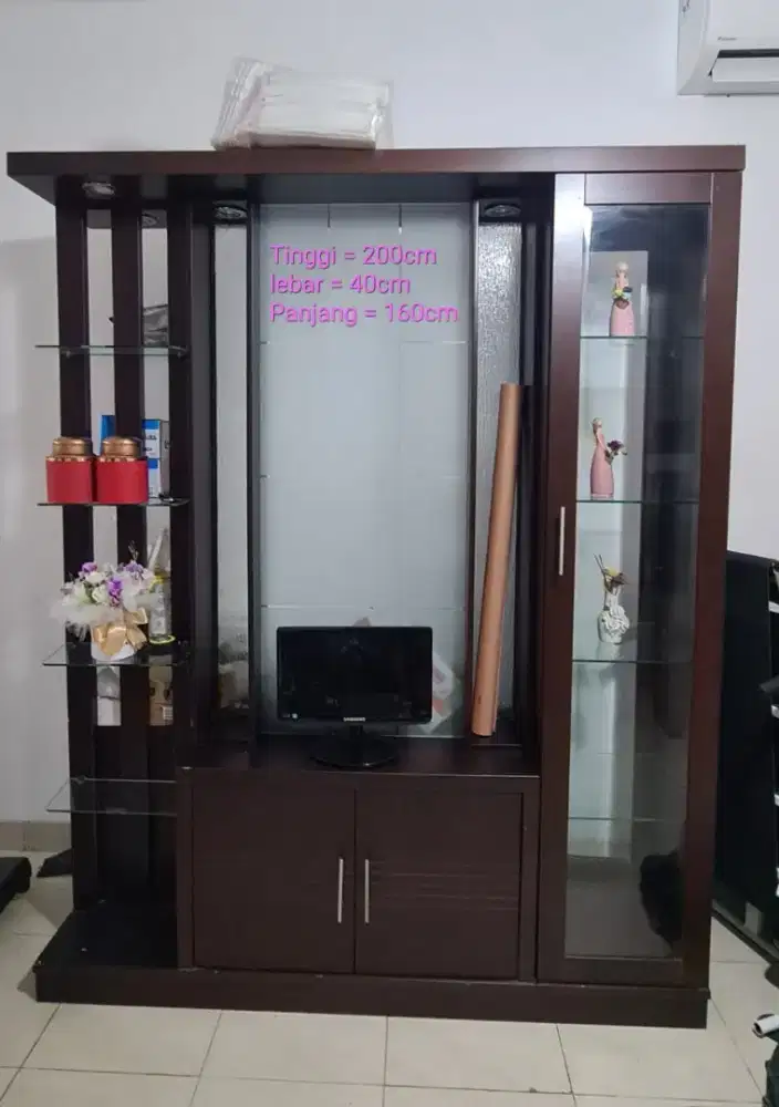 Dijual lemari pajangan