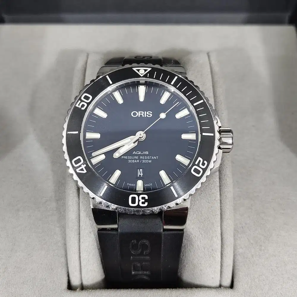 Oris Aquis Date Black Dial Automatic 44mm 300m